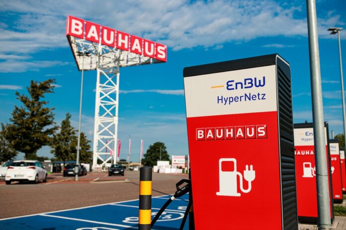 BAUHAUS und EnBW bieten bundesweit bereits mehr als 450 Schnellladepunkte (Quelle: EnBW/ Paul Gärtner)