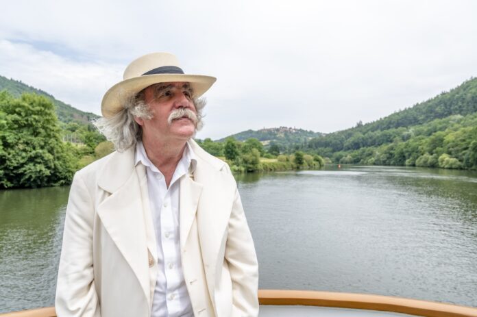 mark twain Stadtführer Klaus Mombrei als Mark Twain bei einer Schifffahrt auf dem Neckar; Bildnachweis: TMBW / Gregor Lengler